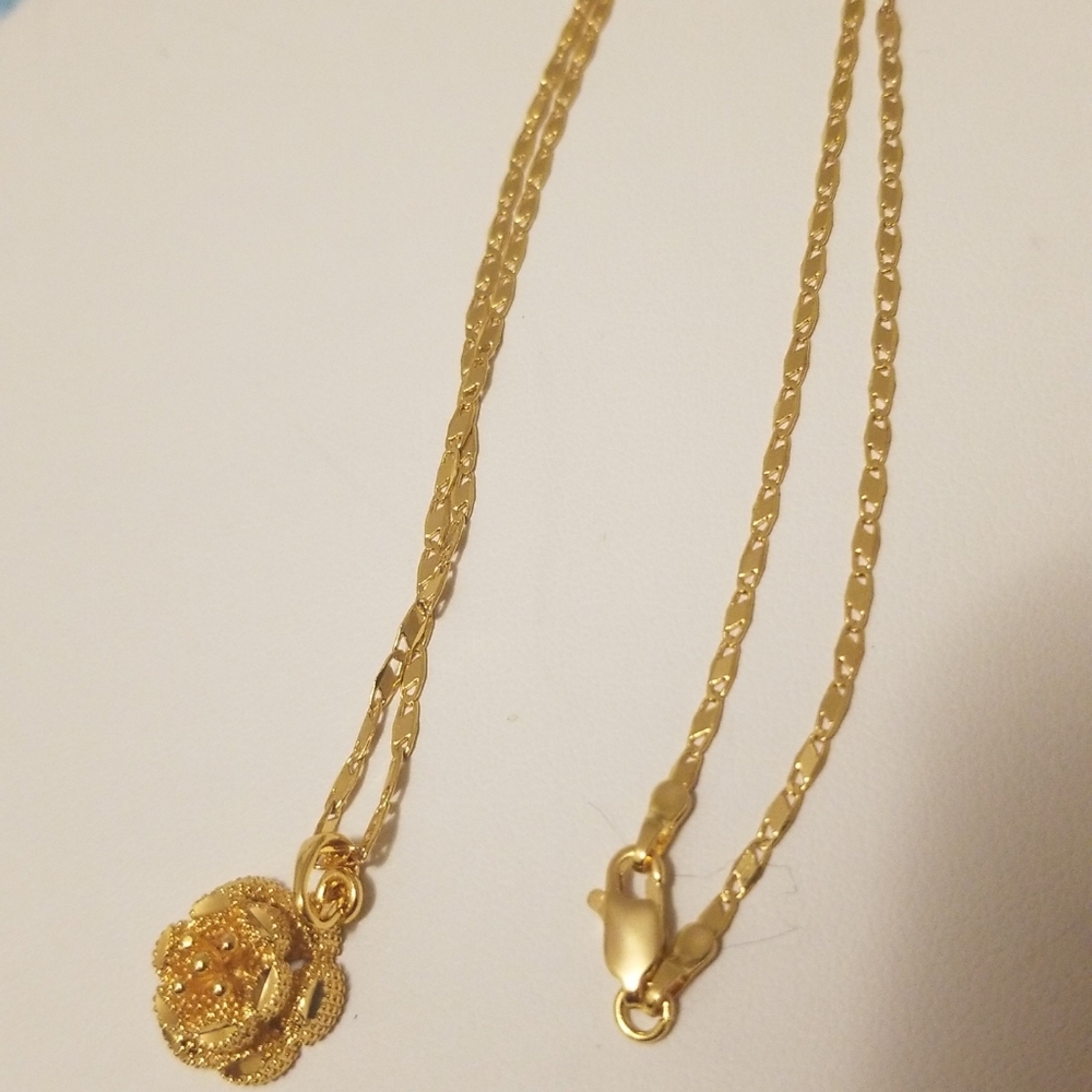 Flower pendant necklace - Picture 2 of 2